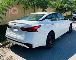 نيسان ألتيما